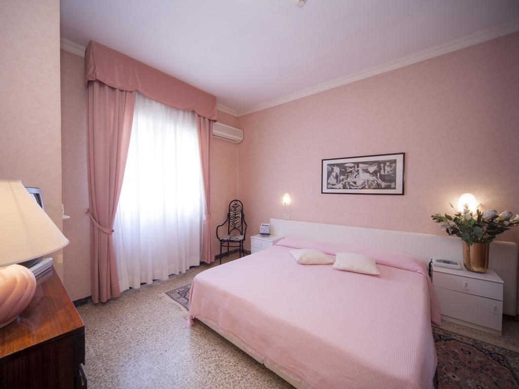 Hotel Aquila D'Oro Riccione Zimmer foto